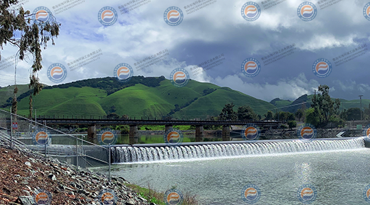 Inclined inflatable rubber dam in the United States.